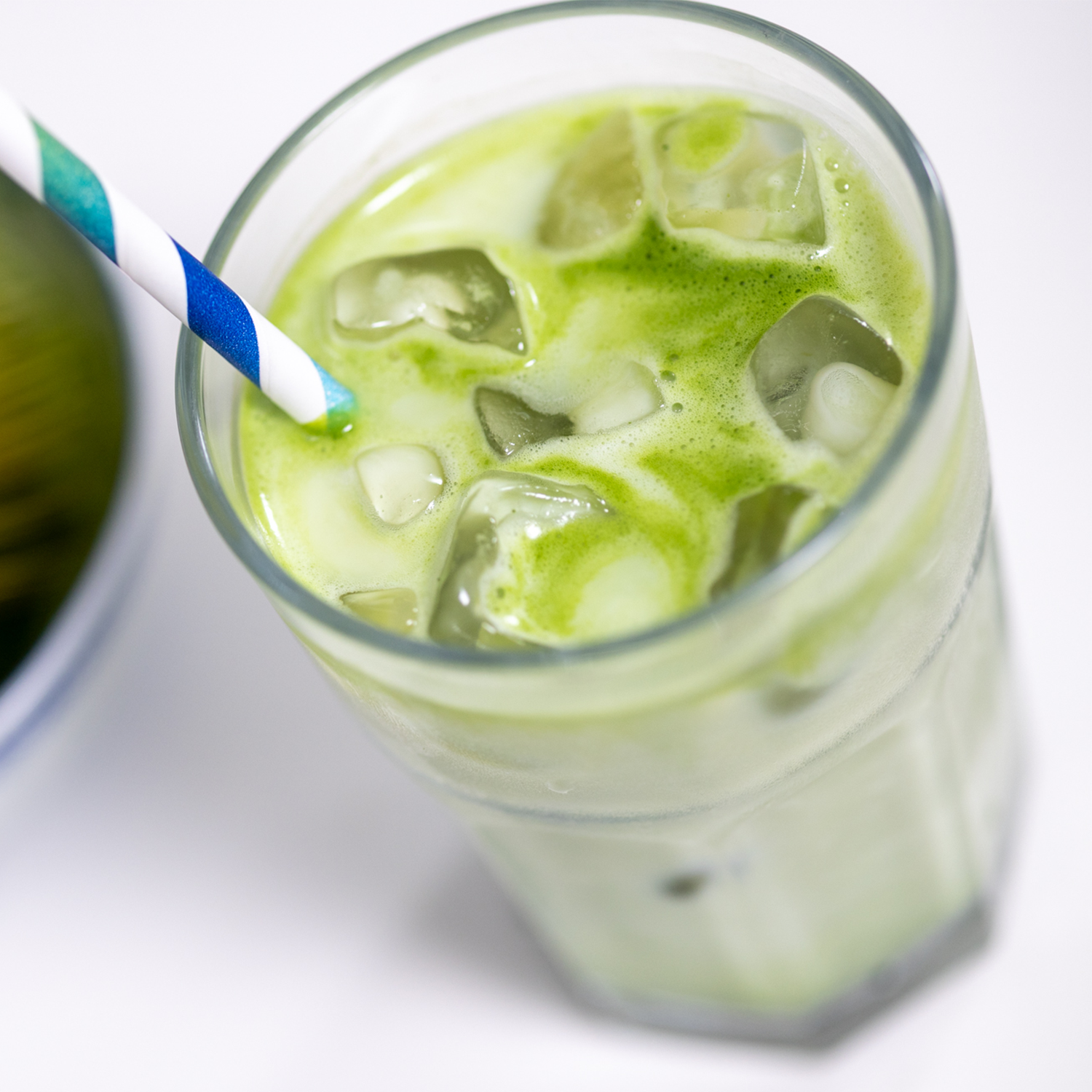 Ginger-Matcha-Latte auf Eis